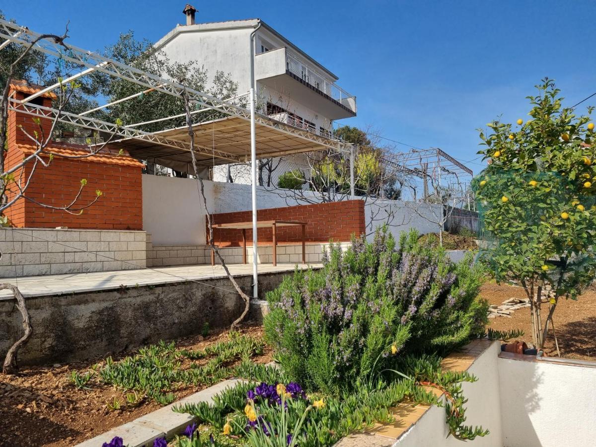 Villa Nena In Central Dalmatia 트로기르 외부 사진